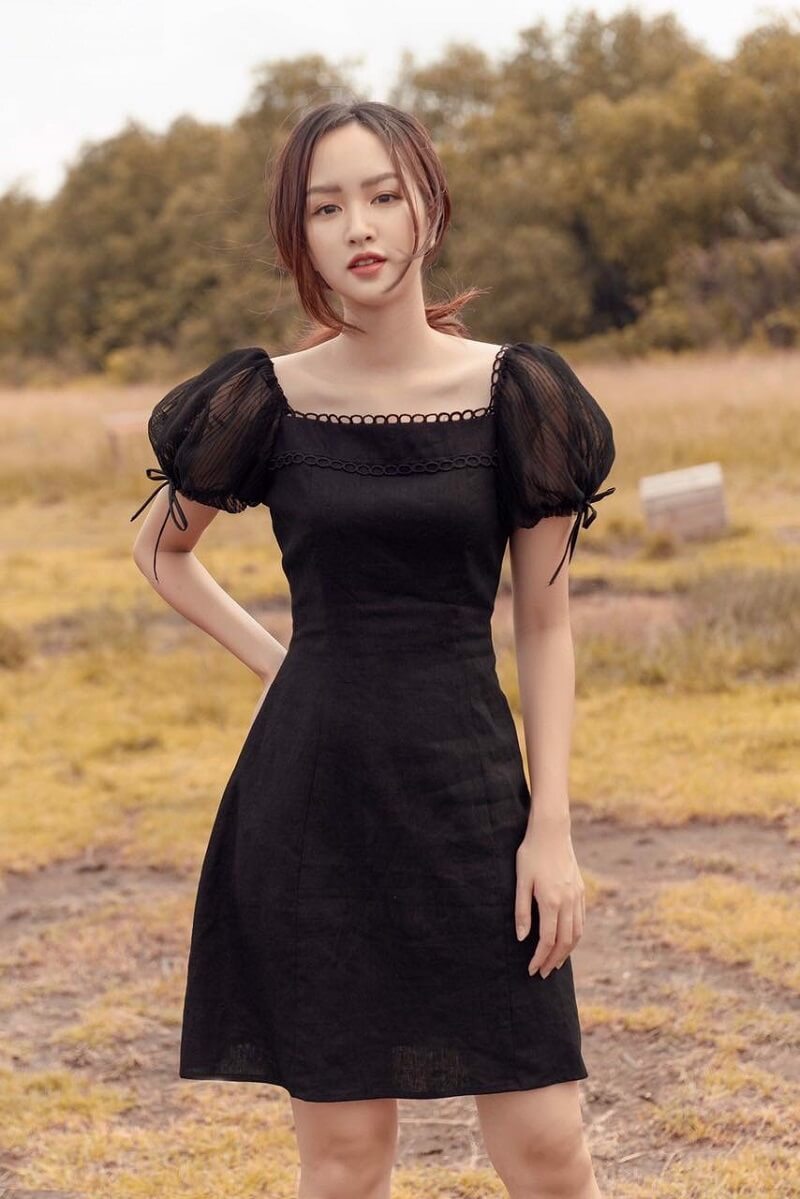 Đầm nhung màu đen cổ đắp chéo dáng ôm KK165-11 | Thời trang công sở K&K  Fashion