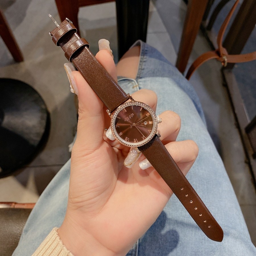 Đồng Hồ Nữ JA-1339C Julius Hàn Quốc Dây Da (Nâu) - cầm trên tay mẫu